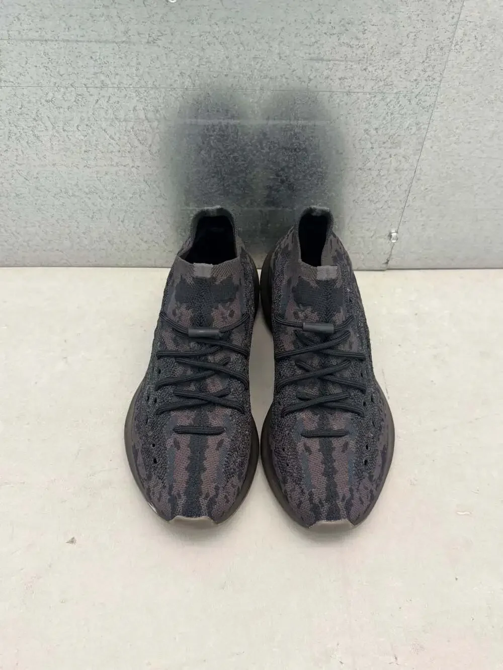 Adidas Yeezy Boost 380 Onyx Size 10 Men's Black Gum Sole Sneakers FZ1270